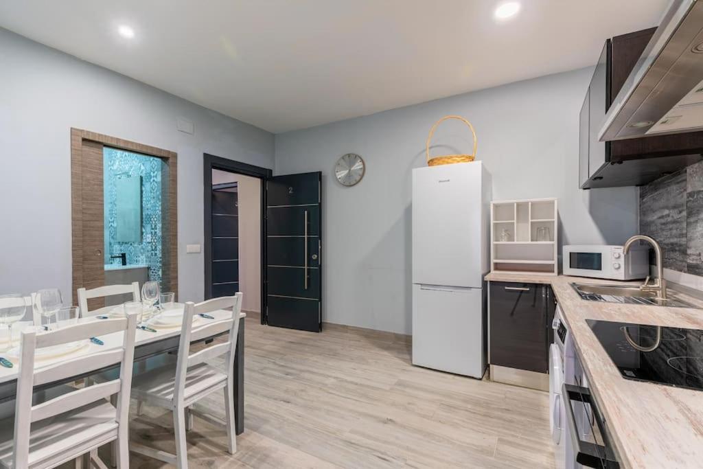 Deluxe Family Triana Apartment Seville
